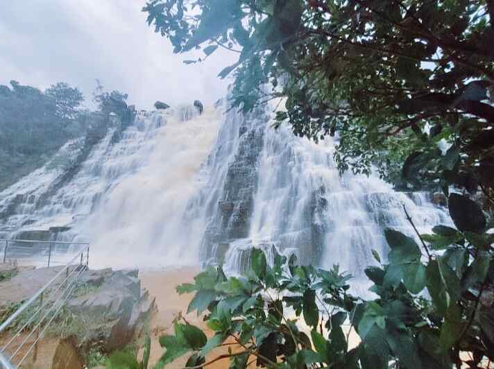 तीरथगढ़ जलप्रपात की भव्य सुन्दरता | The Magnificent Beauty of Tirathgarh Waterfall